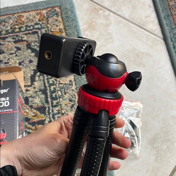 🌹 FREE w/purchase 12" Flexible Tripod - Black and Red phone camera mount - Picture 6 of 16